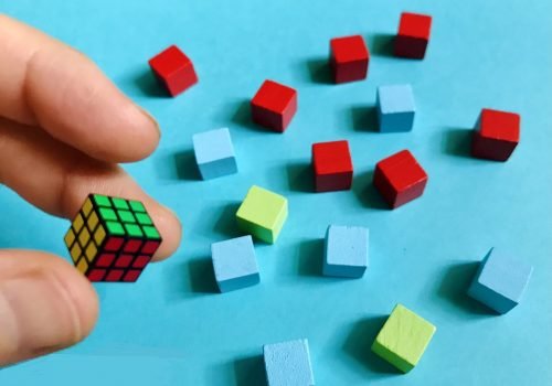 small-rubiks-cube-puzzle-leisure_t20_dzpRg3-min
